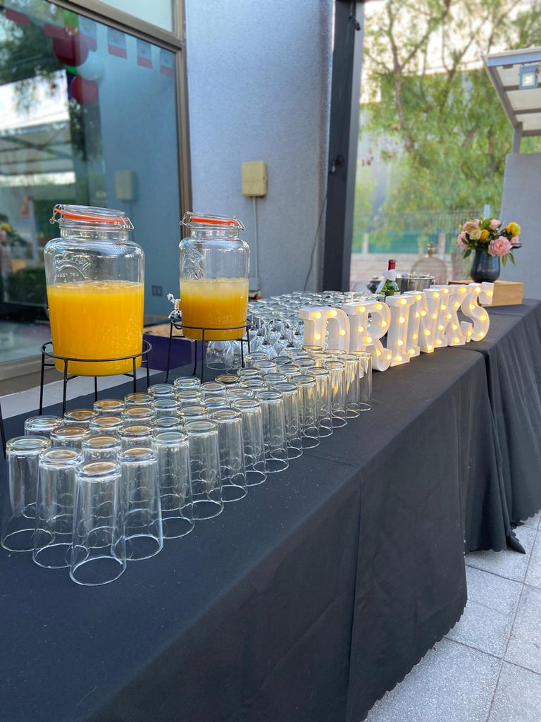 SERVICIO DE BANQUETERIA Y BEBESTIBLES PARA 25 PERSONAS